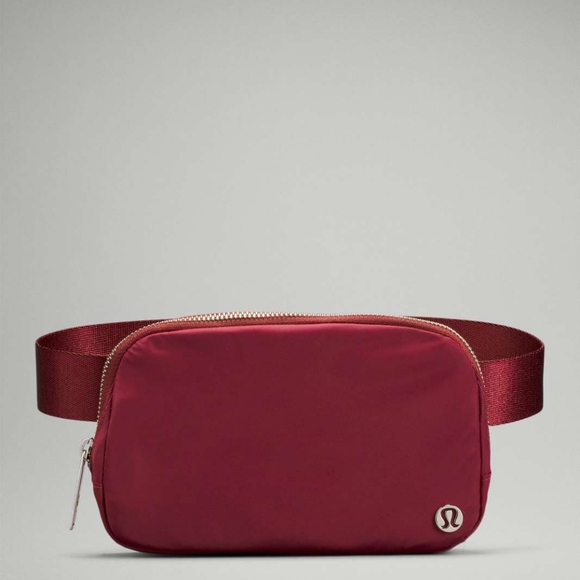 lululemon athletica Handbags - NWT RARE🎉 LULULEMON EVERYWHERE BELT BAG